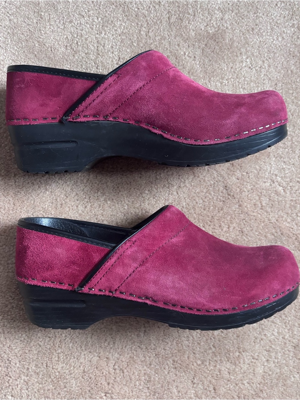 Dansko Red Suede Clogs Shoes Slip On 39 Comfort Medical Nursing - Picture 2 of 6